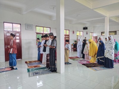 Solat Dhuha Berjamaah SMPLB C dan SMALB C Budi Asih Wonosobo