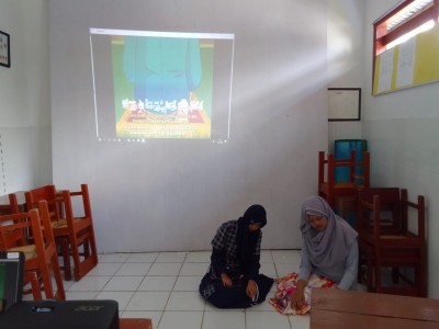 Praktik Solat Siswi SMPLB C Budi Asih Wonosobo