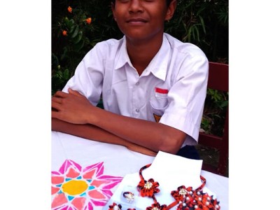 Membuat Kalung Dari Bahan Bekas 3