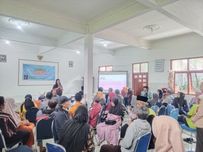 Pengelompokan Sharing Cerita Tentang Keluarga dan Anak Bersama Bu Harrista serta Para Guru SLB C Bud