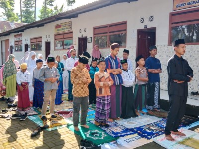 Solat Dhuha Berjamaah Siswa Siswi SDLB C Budi Asih Wonosobo