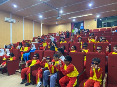 Menonton film 3D di ARPUSDA Wonosobo