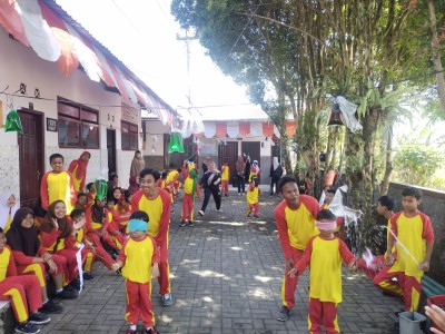 Lomba Pecah Air Memperingati Hari Kemerdekaan Indonesia 17 Agustus SLB C Budi Asi