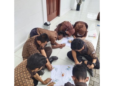 Kegiatan Membatik Siswa Siswi SMALB C Budi Asih Wonosobo 
