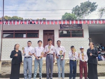 Pembagian Hadiah Untuk Perlombaan Hari Pramuka Dan 17 Agustus 2023 SLB C Budi Asih Wonosobo
