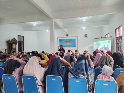 Pelatihan Fokus dari Bu Harrista Kepada Wali Murid SLB C Budi Asih Wonosobo
