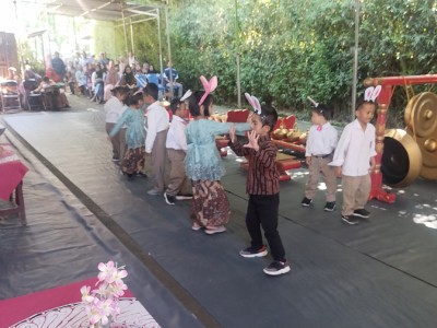 Gebyar Akhir Tahun Penampilan Tari Kelinci siswa siswi TKLB dan SDLB C Budi Asih Wonosobo 2023