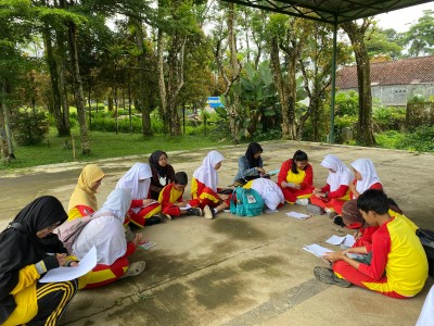 Pembelajaran Kokulikuler SLB C Budi Asih Wonosobo di Taman Kota Fatmawati Wonosobo Tahun ajaran 2025