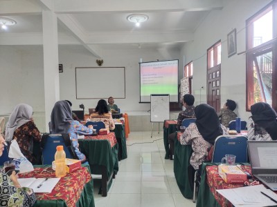 Sosialisali ABK, oleh Bu Nining Pujowati EP, S.Pd