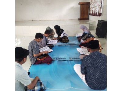 Mengaji serta Menghafalkan Surat Pendek dan Surat Panjang Siswa Siswi SMALB C Budi Asih Wonosobo